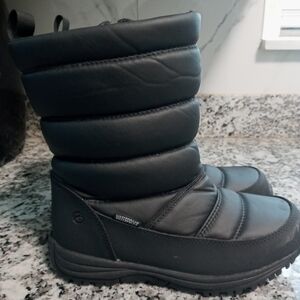 Adult Unisex All Black Winter Boots Size M6/Wms 7D ( Worn Once)